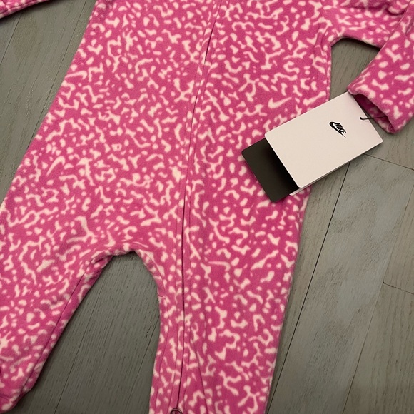 💕NWT NIKE ZIP UP ONESIE💕 - Picture 4 of 7